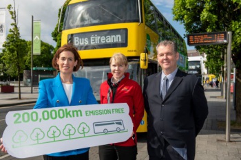 Minister at the Department of Transport, Hildegarde Naughton TD, Bus Éireann driver Caroline Feeney and Brian Connolly, Bus Éireann Senior Regional Operations Manager stand in front of a Hybrid bus at Eyre Square today to mark the 200,000th emission free kilometre operated by the city’s hybrid bus fleet.